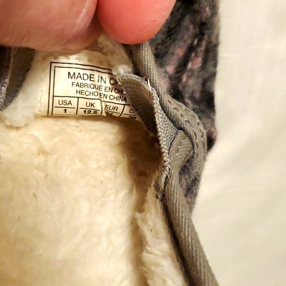 Girl's Size 1 Roxy Slip-Ons - Picture 6 of 6